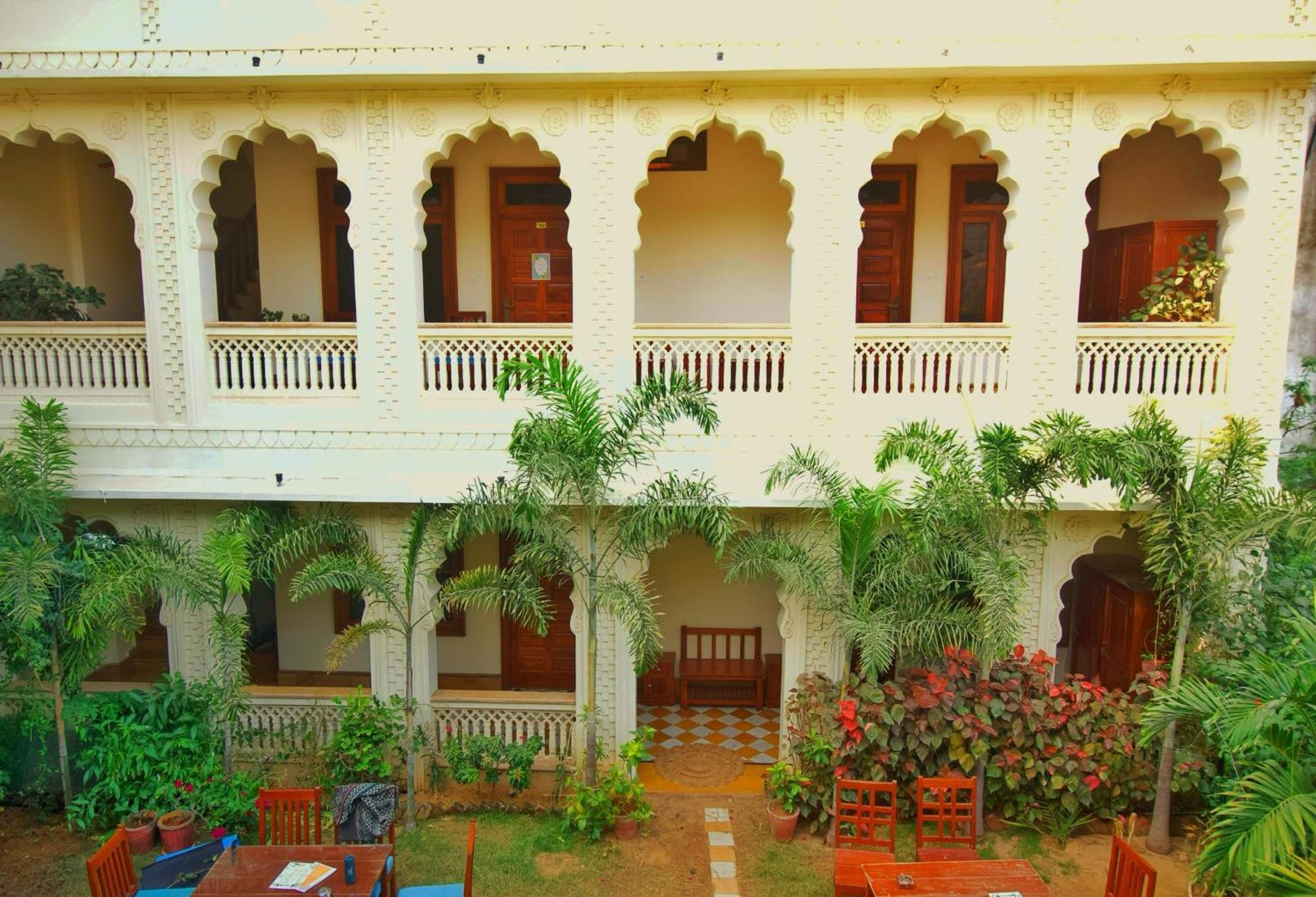 Banana Hostel 布什格尔 外观 照片