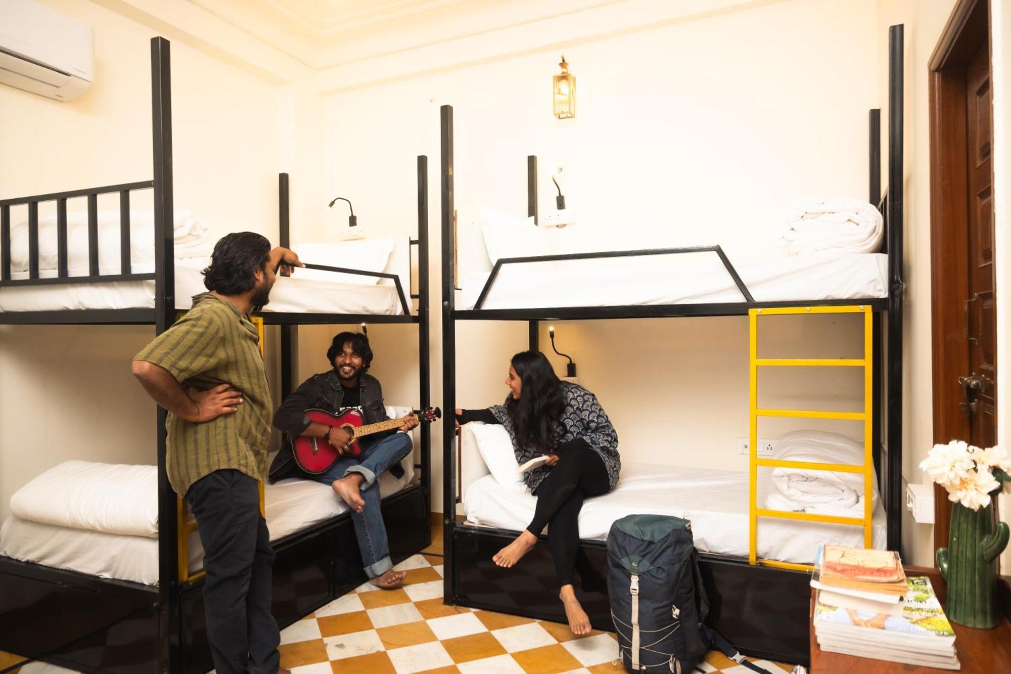 Banana Hostel 布什格尔 外观 照片