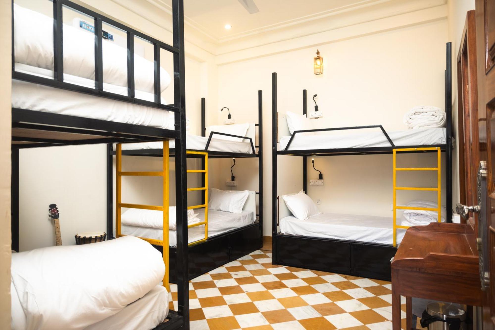 Banana Hostel 布什格尔 外观 照片